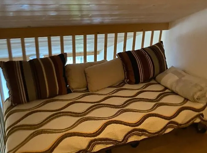 多纳茹丝提克小木屋酒店 *